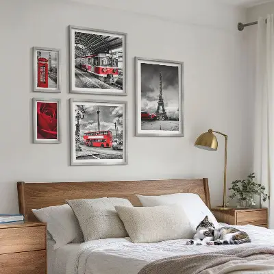 Conjunto de 5 quadros decorativos com temática de ícones arquitetônicos e veículos