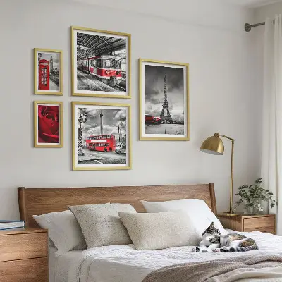 Conjunto de 5 quadros decorativos com temática de ícones arquitetônicos e veículos