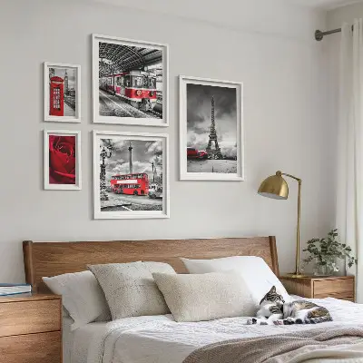 Conjunto de 5 quadros decorativos com temática de ícones arquitetônicos e veículos