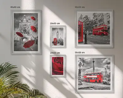 Conjunto de 5 quadros com moldura com motivos londrinos e detalhes em vermelho