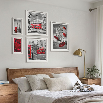 Conjunto de 5 quadros com moldura Motivos londrinos com detalhes em vermelho