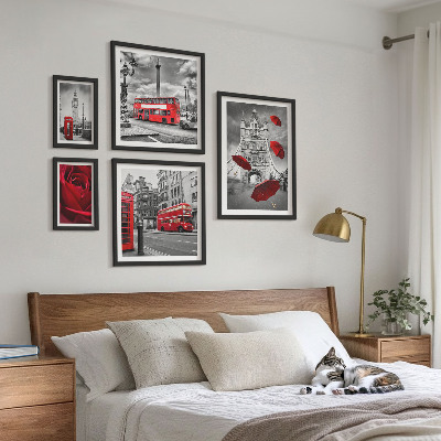 Conjunto de 5 quadros com moldura Motivos londrinos com detalhes em vermelho