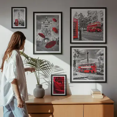 Conjunto de 5 quadros com moldura com motivos londrinos e detalhes em vermelho