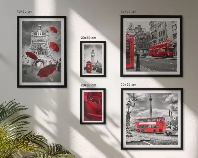 Conjunto de 5 quadros com moldura com motivos londrinos e detalhes em vermelho