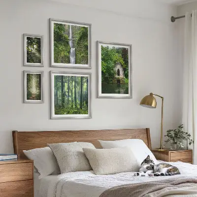 Galeria de parede com tema de florestas verdes e cachoeiras