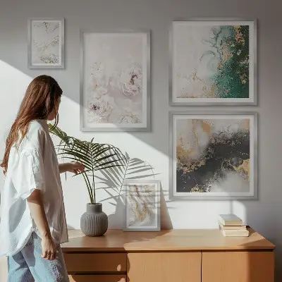 Conjunto de 5 quadros decorativos com detalhes florais e elegância abstrata