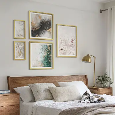 Conjunto de 5 quadros decorativos com detalhes florais e elegância abstrata