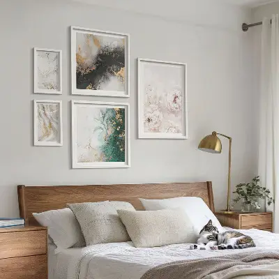Conjunto de 5 quadros decorativos com detalhes florais e elegância abstrata