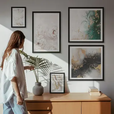 Conjunto de 5 quadros decorativos com detalhes florais e elegância abstrata