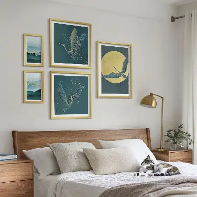 Conjunto de 5 quadros decorativos com estampas de paisagens pássaros e céu noturno e moldura