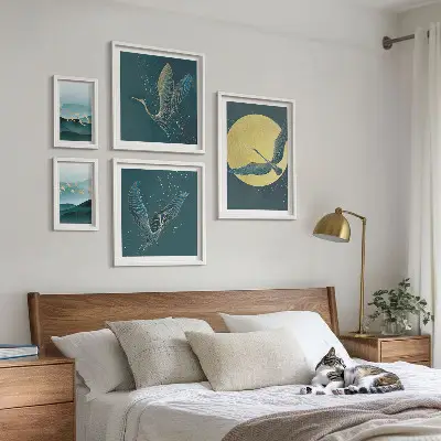 Conjunto de 5 quadros decorativos com estampas de paisagens pássaros e céu noturno e moldura