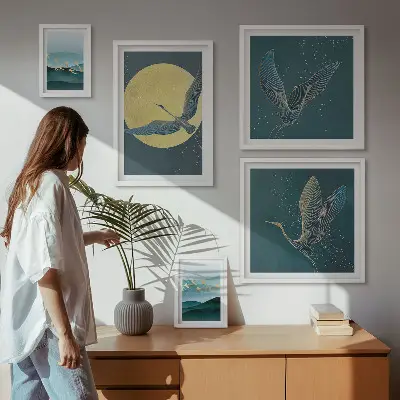 Conjunto de 5 quadros decorativos com estampas de paisagens pássaros e céu noturno e moldura