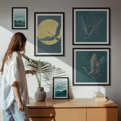 Conjunto de 5 quadros decorativos com estampas de paisagens pássaros e céu noturno e moldura