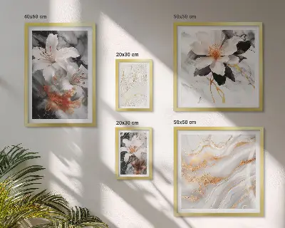 Galeria de parede com estampa floral sobre fundo de mármore
