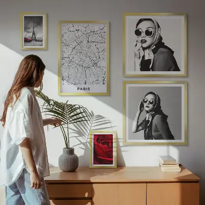 Galeria de quadros para parede com detalhes elegantes da moda parisiense