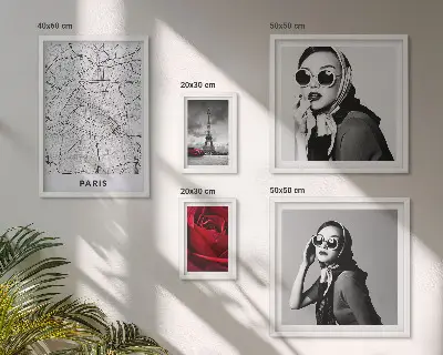 Galeria de quadros para parede com detalhes elegantes da moda parisiense
