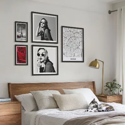 Galeria de quadros para parede com detalhes elegantes da moda parisiense