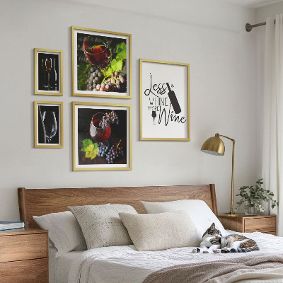 Parede galeria de quadros Vinhos e acessórios elegantes