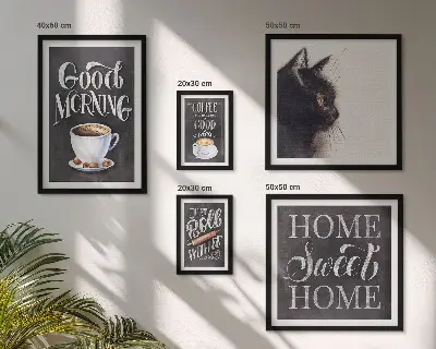 Galeria de parede com slogans positivos sobre gatos e café