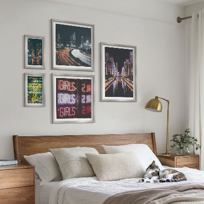 Conjunto de 5 quadros decorativos Cidade moderna à noite com néon