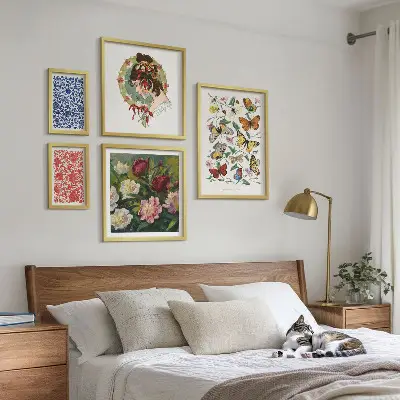 Conjunto de 5 quadros decorativos com estética vintage de flores e borboletas