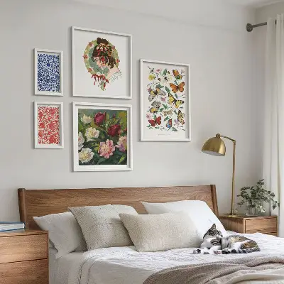 Conjunto de 5 quadros decorativos com estética vintage de flores e borboletas