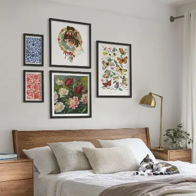 Conjunto de 5 quadros decorativos com estética vintage de flores e borboletas