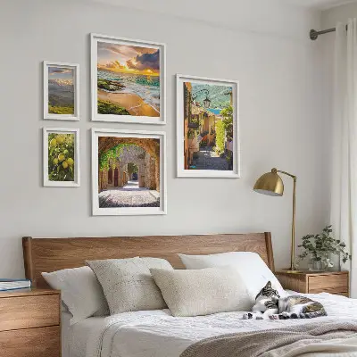 Conjunto de 5 quadros decorativos com tema de ruas e paisagens encantadoras