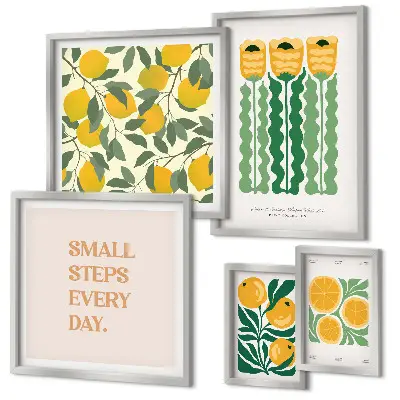 Galeria de parede com estampas de flores cítricas e slogans positivos