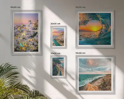 Conjunto de 5 quadros com moldura com estampas de paisagens litorâneas e praias