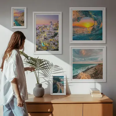 Conjunto de 5 quadros com moldura com estampas de paisagens litorâneas e praias