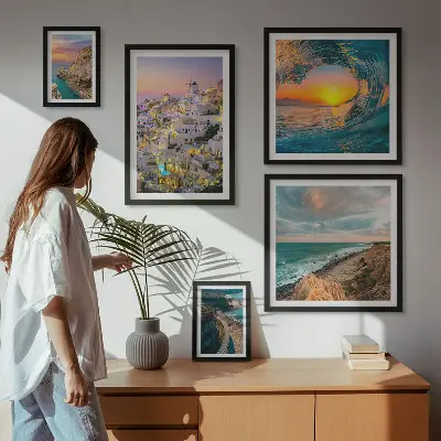 Conjunto de 5 quadros com moldura com estampas de paisagens litorâneas e praias
