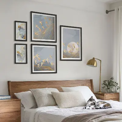 Conjunto de 5 quadros com moldura de folhas cinzas e pássaros estilosos