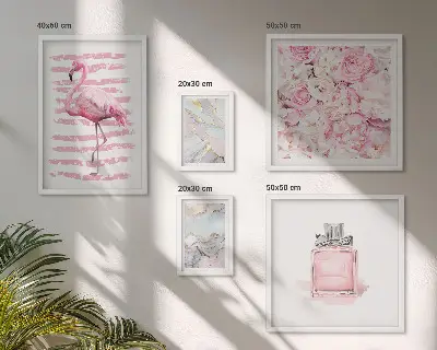Galeria de parede com detalhes elegantes em rosa e flores de flamingo