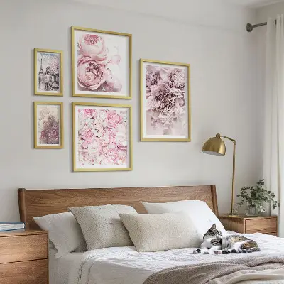 Conjunto de 5 quadros decorativos com estampas de arranjos florais vintage