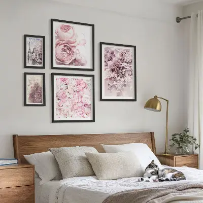Conjunto de 5 quadros decorativos com estampas de arranjos florais vintage