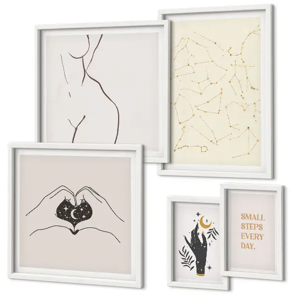 Galeria de parede com motivos espaciais minimalistas