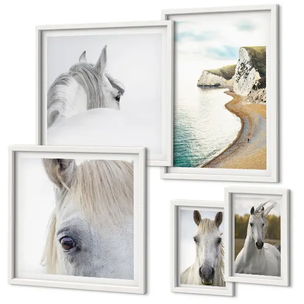Conjunto de 5 quadros com moldura de cavalos na praia com estilo minimalista