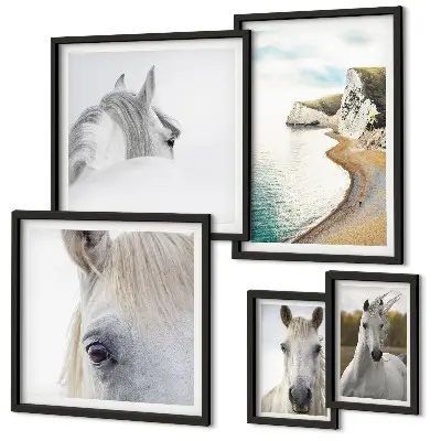 Conjunto de 5 quadros com moldura de cavalos na praia com estilo minimalista