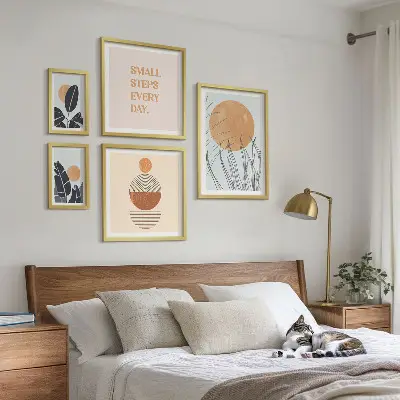 Conjunto de 5 quadros com moldura com estampas gráficas de plantas