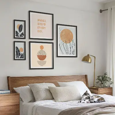 Conjunto de 5 quadros com moldura com estampas gráficas de plantas