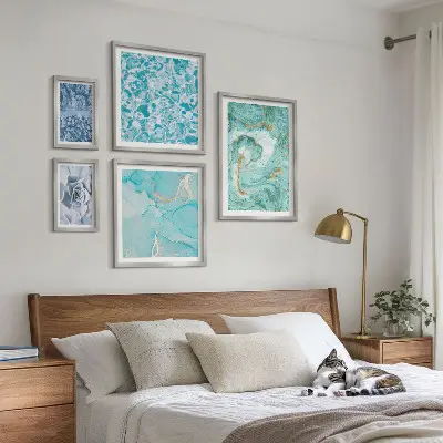 Conjunto de 5 quadros decorativos com elegantes detalhes em azul turquesa
