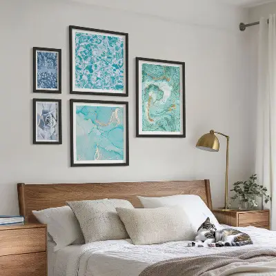 Conjunto de 5 quadros decorativos com elegantes detalhes em azul turquesa