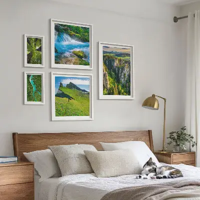 Conjunto de 5 quadros decorativos com paisagens de montanhas, rios e florestas