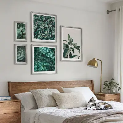 Galeria de quadros para parede com motivos de folhas verdes