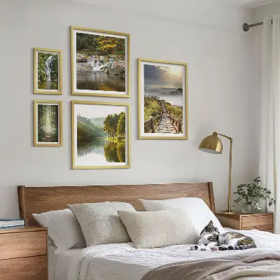 Conjunto de 5 quadros com moldura de paisagens naturais com cachoeiras e trilhas na floresta