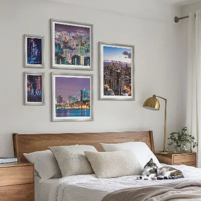 Galeria de parede paisagens noturnas com luzes de néon