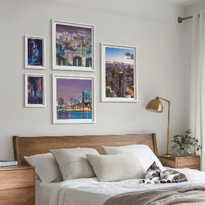 Galeria de parede paisagens noturnas com luzes de néon