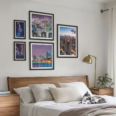 Galeria de parede paisagens noturnas com luzes de néon