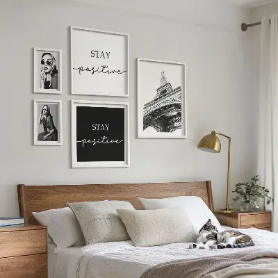 Conjunto de 5 quadros decorativos com gráficos estilosos da moda parisiense